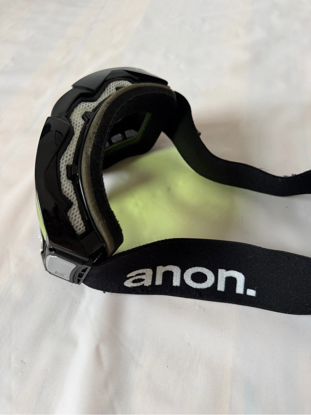 Anon ski snowboard